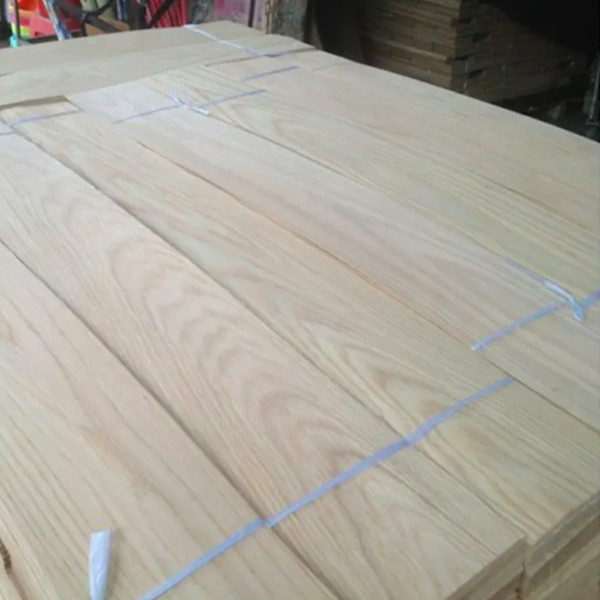 Smooth White Oak Veneer Sheets , 0.45mm Crown Cut Veneer Natural For