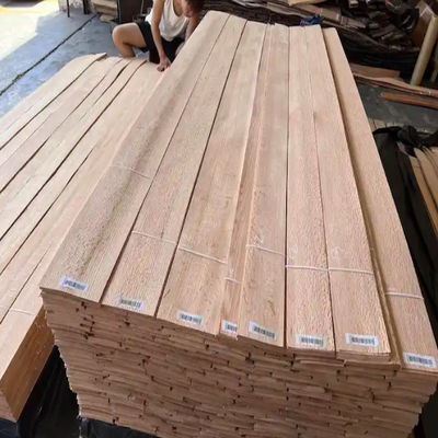 Red Oak Natural Wood Veneer Smooth Surface 0.6mm-1.2mm For Furniture